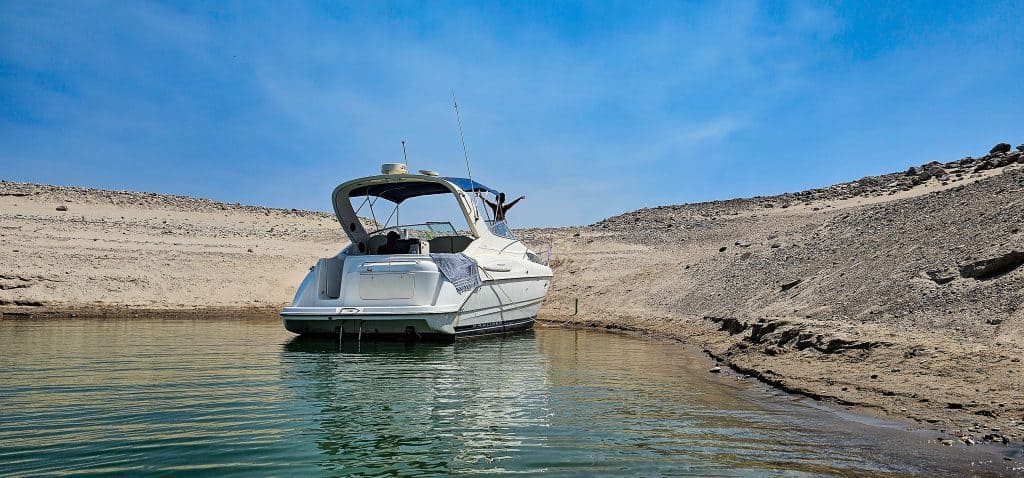 Las Vegas Private Boat Tour Lake Mead in cove