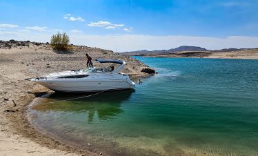Las Vegas Private Boat Tour Lake Mead docked in cove