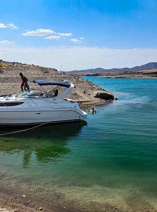 Las Vegas Private Boat Tour Lake Mead docked in cove